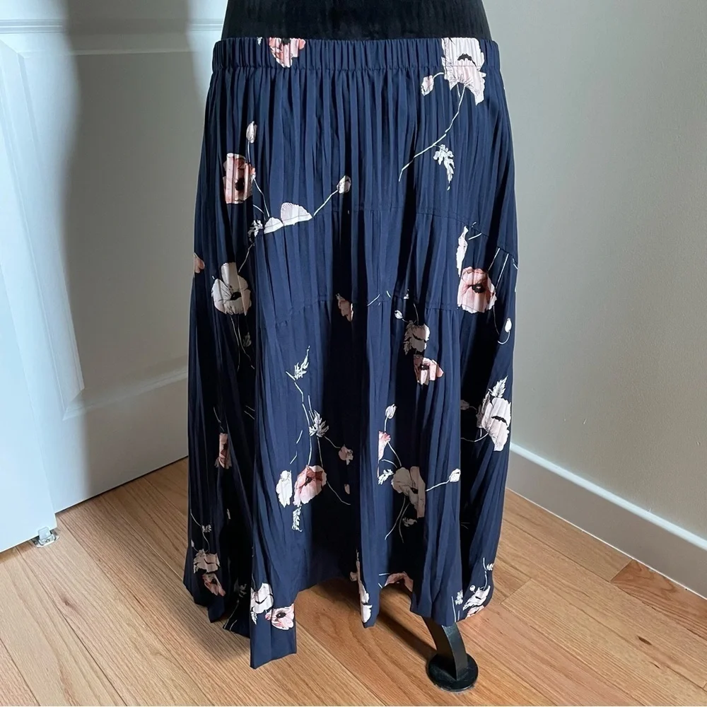 Vince Blue Floral Flower Pleated Skirt Elastic Waist Midi Polyester EUC Size XL